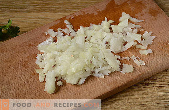 Fleischbällchen in einer Pfanne: Fleischbällchen für Nudeln, Brei, Gemüse und Kartoffelpüree. Schritt-für-Schritt-Fotorezept für das Kochen einer halben Stunde in einer Pfanne