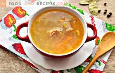Einfache Rezepte reiche Kohlsuppe aus frischem Kohl mit Schweinefleisch. Die meiste russische Suppe kochen - Suppe aus frischem Kohl mit Schweinefleisch