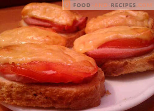 Warme Sandwiches mit Wurst, Käse, Ei, Tomaten - die besten Rezepte. Wie heiße Brötchen im Ofen, in der Pfanne und in der Mikrowelle zubereiten.