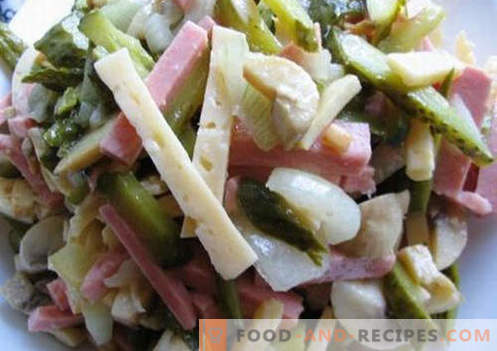 Salat mit Brühwurst - fünf beste Rezepte. Wie richtig und lecker gekochter Salat mit Brühwurst.