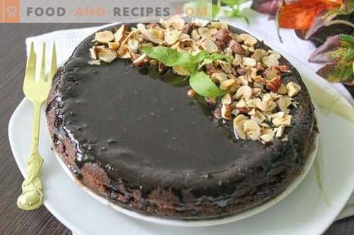 Schokoladencupcake mit Schokoglasur und Haselnüssen