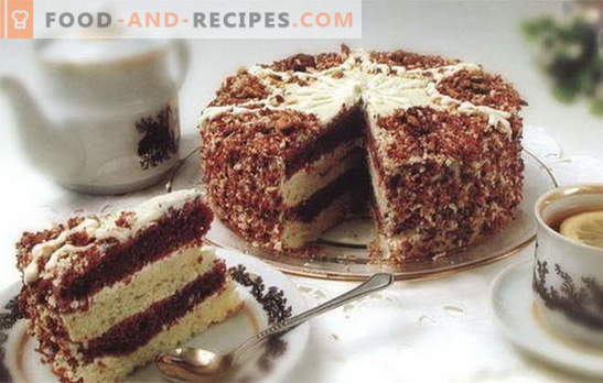 Ein Kuchen mit Kondensmilch und Sauerrahm ist eine Delikatesse, die jeder mag. Rezepte für Kuchen mit Kondensmilch und Sauerrahm