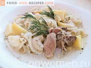Suppe mit Makkaroni, Kartoffeln und Fleisch