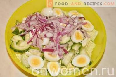 Salat mit Dorschleber und Wachteleiern