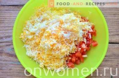 Törtchen mit Käse, Tomaten und Eiern