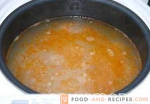 Reissuppe mit Fleischbällchen in einem langsamen Kocher