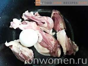 Frische Kohlsuppe mit Hühnchen