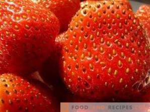 Wie man Erdbeeren für den Winter einfriert