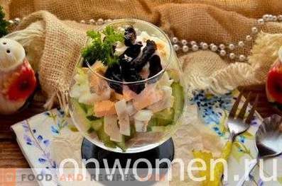 Damen-Caprice-Salat mit Hähnchen und Pflaumen