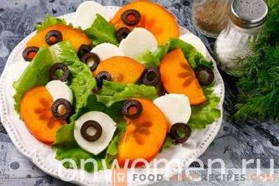 Salat mit Mozzarella und Kaki