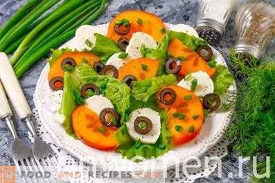 Salat mit Mozzarella und Kaki