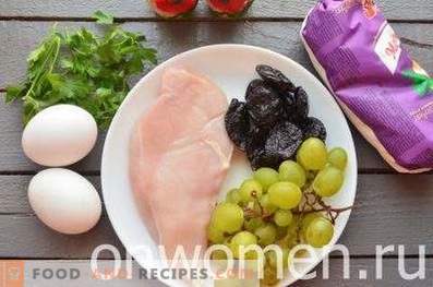 Salat mit Hühnchen, Pflaumen und Trauben
