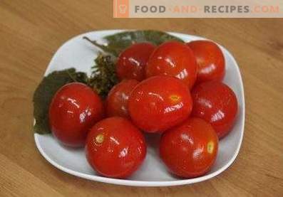 Schnell gesalzene, leicht geschnittene Tomaten