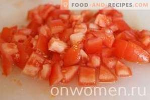 Salat mit Garnelen, Tomaten und Käse
