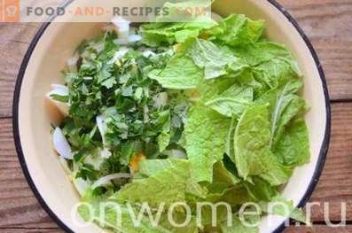 grüner salat mit ei und gurke