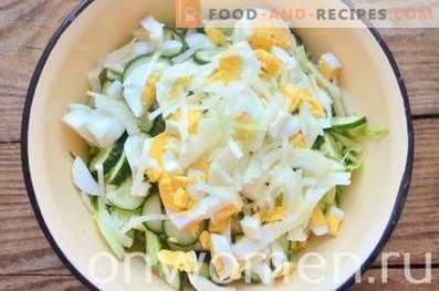 Green salad with egg and cucumber
