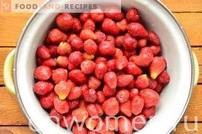 Erdbeerkonserven mit ganzen Beeren