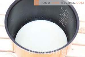 Grießbrei auf Milch in einem langsamen Kocher