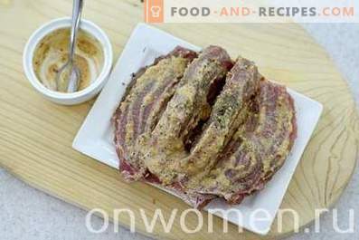 Fleisch mit Trockenpflaumen im Ofen
