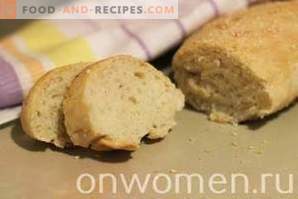 Selbstgebackenes Brot im Ofen