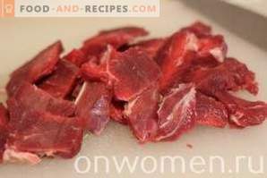 Rindfleisch im Wein in einem langsamen Kocher