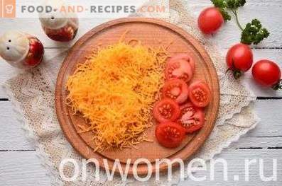 Kürbis mit Tomaten und Käse überbacken