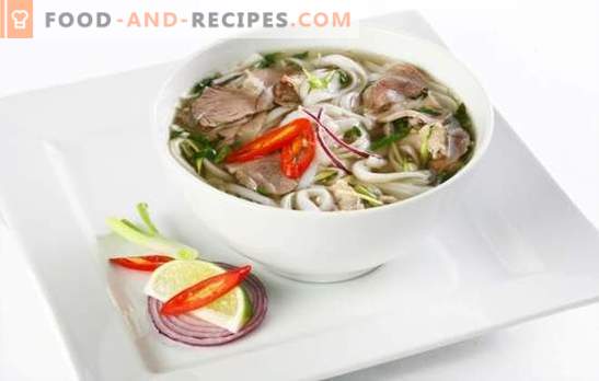 Fo Soup - vietnamesisches Nationalgericht. Fo Suppenrezepte mit Huhn, Rind, Fisch, Meeresfrüchten, Pilzen, Reisnudeln
