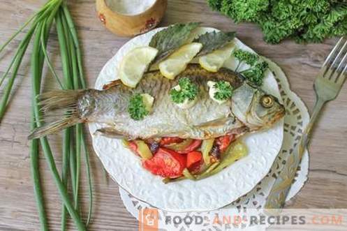 Zwei der leckersten und schnellsten Rezepte zum Kochen von Flussfischen (Karausche)
