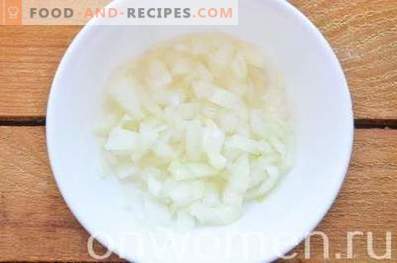 Schichtsalat mit Leber, Ei und Käse