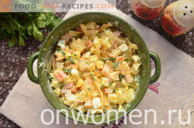 Salat mit geräuchertem Huhn, Ananas, Käse, Ei
