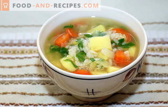 Suppe mit Reis und Kartoffeln: schnell, lecker und gesund. Das Kochen von Suppe mit Reis und Kartoffeln ist ein einfacher und schneller Vorgang