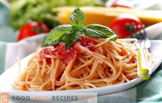 Spaghetti mit Tomatenmark: Kochen ist einfach. Spaghetti-Rezepte mit täglicher Tomatensauce: mit Gemüse, Huhn, geräuchert